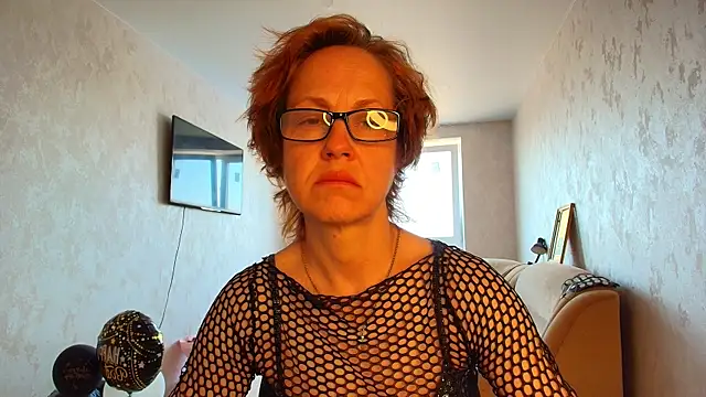 Snapshot of LioraWeiss chatting on May 21, 2026, 8:01 am LioraWeiss online show from May 21, 2026, 8:01 am