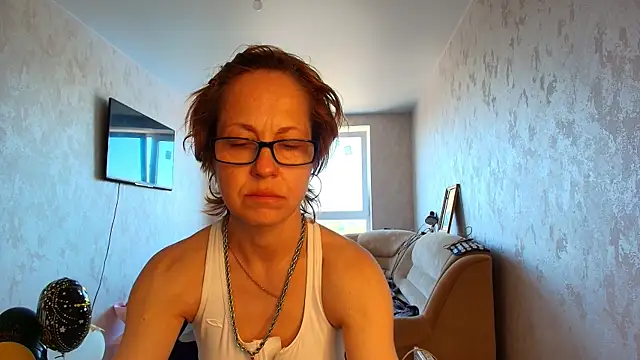 Snapshot of LioraWeiss chatting on May 18, 2026, 7:35 am LioraWeiss online show from May 18, 2026, 7:35 am