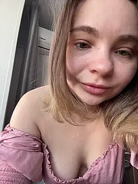 Snapshot of Caboniahoney chatting on February 26, 2026, 8:36 am Caboniahoney online show from February 26, 2026, 8:36 am