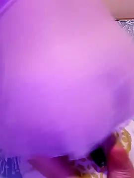 Lona Hot online show from April 16, 2026, 9:39 pm