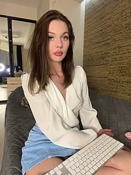 AliceVelour online show from June 5, 2026, 6:46 pm