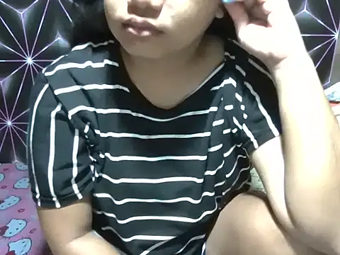 Snapshot of Flowerbebe chatting on May 1, 2026, 6:02 pm Flowerbebe online show from May 1, 2026, 6:02 pm