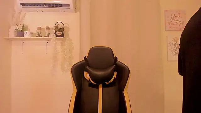 sexy andres01 online show from March 13, 2026, 5:01 am