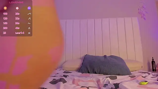 sophia walkett  online show from April 4, 2026, 2:23 pm