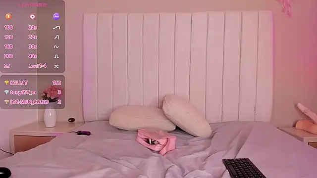 sophia walkett  online show from April 19, 2026, 7:05 pm