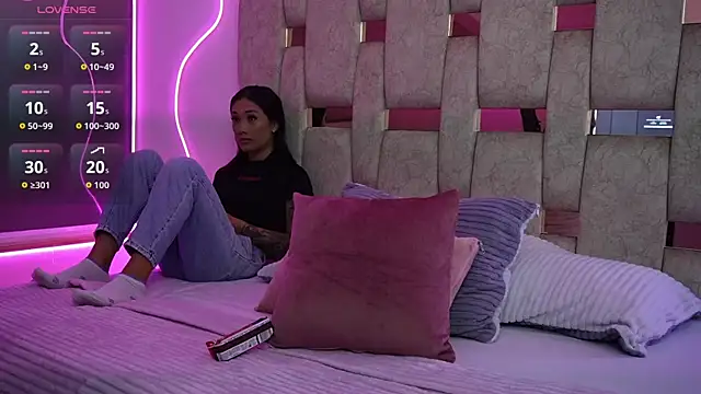 liasuaza online show from March 12, 2026, 12:20 pm