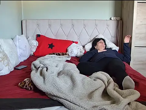 Snapshot of tess1980 chatting on March 3, 2026, 8:43 am tess1980 online show from March 3, 2026, 8:43 am