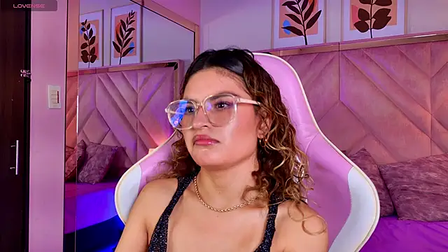 emilyjonesss  online show from April 11, 2026, 8:45 pm