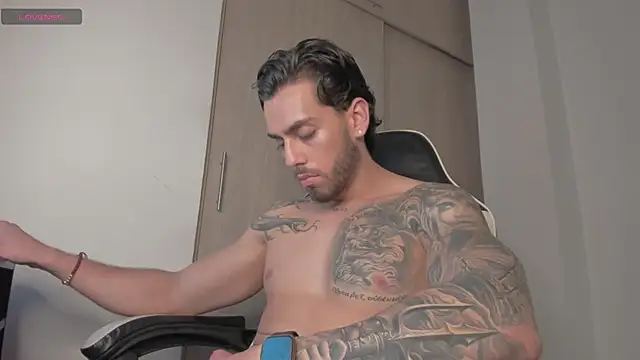 Snapshot of Axel__Blaze chatting on April 29, 2026, 5:30 pm Axel Blaze online show from April 29, 2026, 5:30 pm