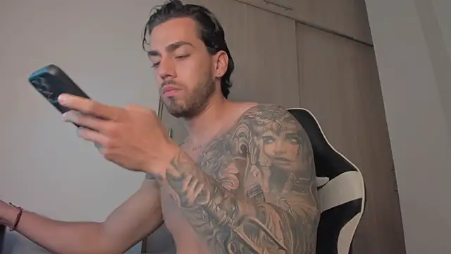 Snapshot of Axel__Blaze chatting on May 25, 2026, 1:21 pm Axel Blaze online show from May 25, 2026, 1:21 pm