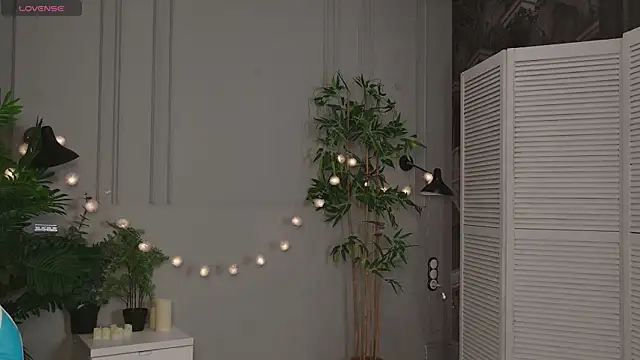 Sophie Peach  online show from March 21, 2026, 2:10 pm