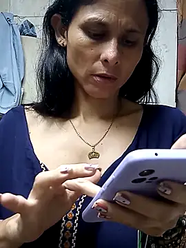 yuliitza4 online show from March 18, 2026, 1:24 pm