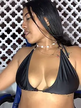 Coraline em online show from April 18, 2026, 6:54 pm