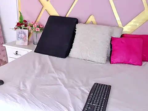 TiffannyValentine online show from April 18, 2026, 7:58 pm