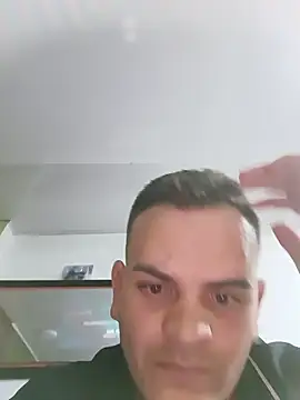 Snapshot of Edwin_Q chatting on June 9, 2026, 3:29 am Edwin Q online show from June 9, 2026, 3:29 am