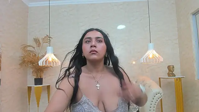 Lunaa Abril online show from March 5, 2026, 4:09 am