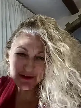 Snapshot of Luccia56 chatting on March 4, 2026, 2:19 am Luccia56 online show from March 4, 2026, 2:19 am