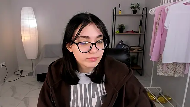 Snapshot of Bell_Menis chatting on March 17, 2026, 11:46 am Bell Menis online show from March 17, 2026, 11:46 am