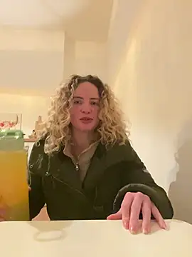 curlyirishgirl online show from March 1, 2026, 4:01 am