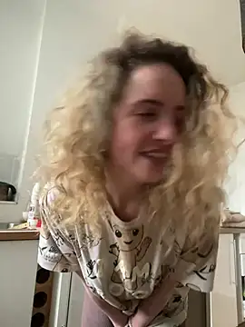 curlyirishgirl online show from February 26, 2026, 5:02 pm