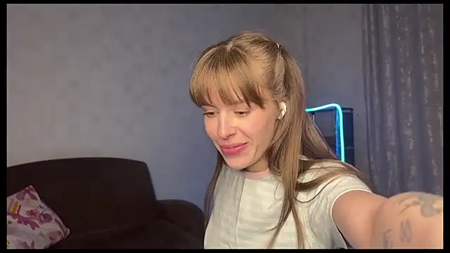 RosaMoore online show from March 30, 2026, 2:40 pm