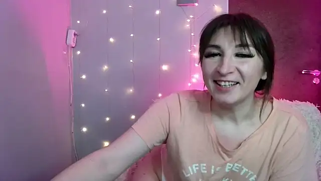 Snapshot of Birdie_Kiss chatting on May 27, 2026, 9:11 pm Birdie Kiss online show from May 27, 2026, 9:11 pm