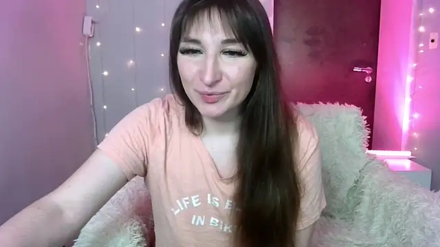 Snapshot of Birdie_Kiss chatting on May 26, 2026, 9:02 pm Birdie Kiss online show from May 26, 2026, 9:02 pm