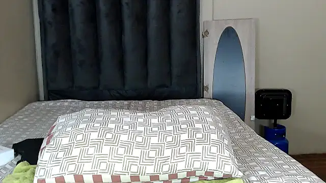 LexyDiana online show from April 19, 2026, 6:14 am