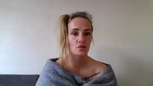 Lisanne30 online show from February 25, 2026, 2:39 pm