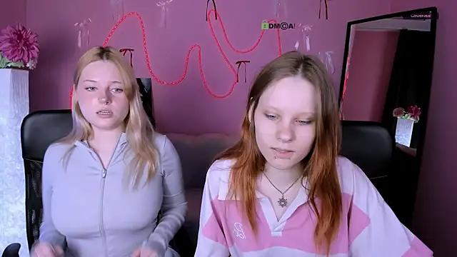 cassandra nik online show from April 13, 2026, 12:42 pm