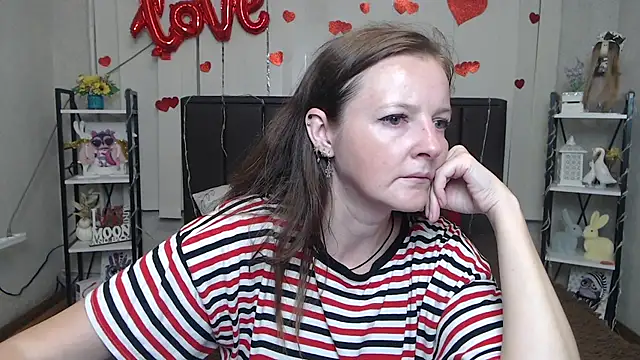Snapshot of MeganPirs chatting on July 4, 2026, 5:06 pm MeganPirs online show from July 4, 2026, 5:06 pm