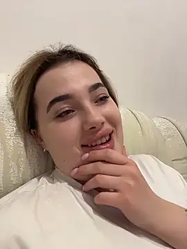 TiffanyCouture online show from March 8, 2026, 9:07 pm