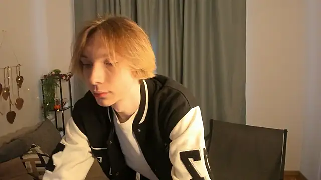 Snapshot of SilverFeral chatting on March 3, 2026, 5:14 am SilverFeral online show from March 3, 2026, 5:14 am