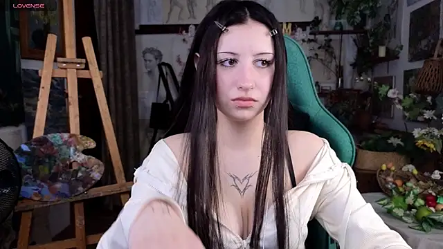 EffieMeowley online show from April 13, 2026, 9:35 am