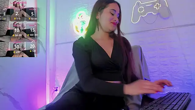  Macadamiia  online show from April 17, 2026, 12:30 pm