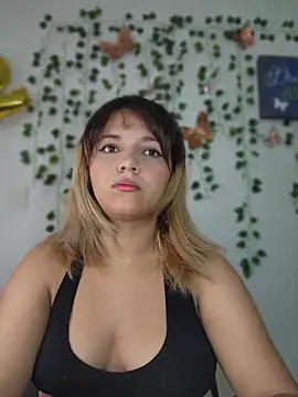 aurora bela online show from April 21, 2026, 9:32 pm