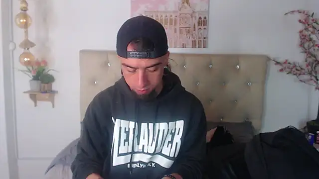 Rommen N Zoe online show from April 12, 2026, 1:20 am