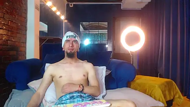 Rommen N Zoe online show from April 16, 2026, 2:23 am