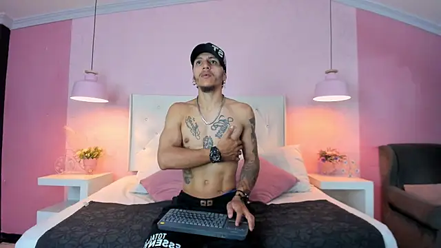 DanteLuxx online show from March 21, 2026, 3:41 am