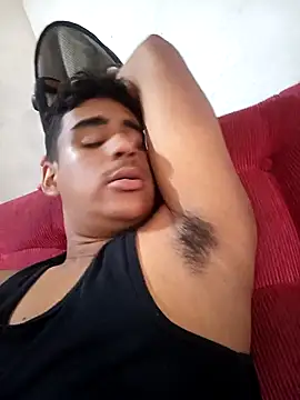 luis230436 online show from April 14, 2026, 6:35 pm