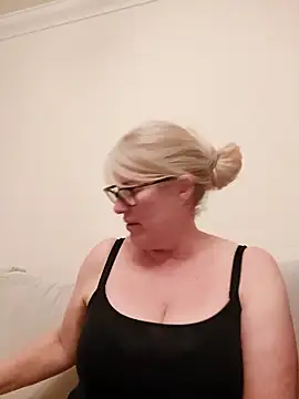 FlirtyFleur-x online show from April 14, 2026, 7:08 pm