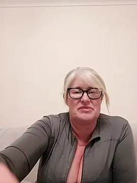 FlirtyFleur-x online show from April 4, 2026, 7:53 pm