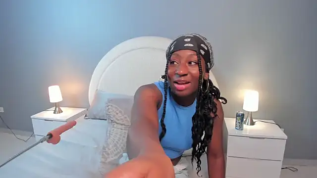 zoepinkett online show from April 4, 2026, 3:35 am