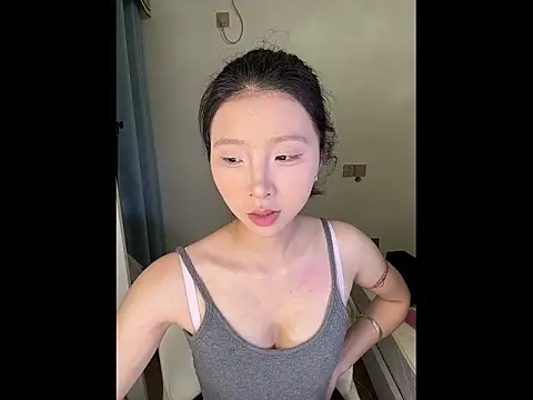 Y--F--LOVE online show from April 8, 2026, 3:57 pm