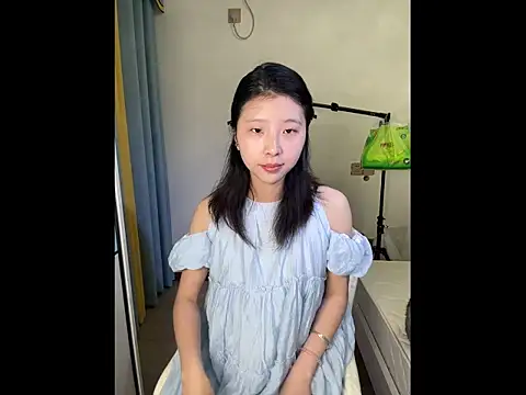 Y--F--LOVE online show from March 19, 2026, 2:28 pm