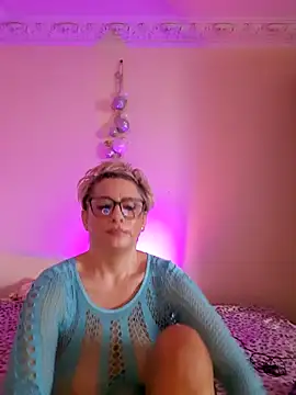 LunaBlaise online show from April 22, 2026, 6:31 am