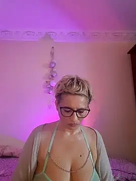 LunaBlaise online show from April 25, 2026, 7:11 am