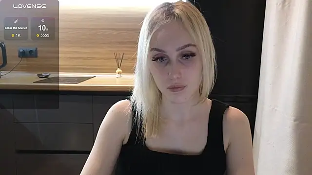 Snapshot of Bella_Villen chatting on June 3, 2026, 7:29 pm Bella Villen online show from June 3, 2026, 7:29 pm
