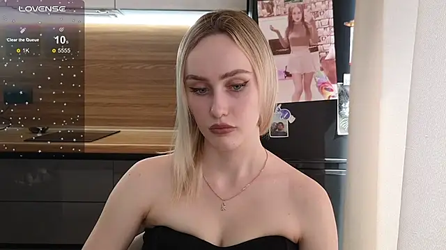 Bella Villen online show from July 10, 2026, 8:14 am
