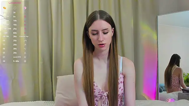 Snapshot of EllieRough chatting on April 8, 2026, 5:14 pm EllieRough online show from April 8, 2026, 5:14 pm